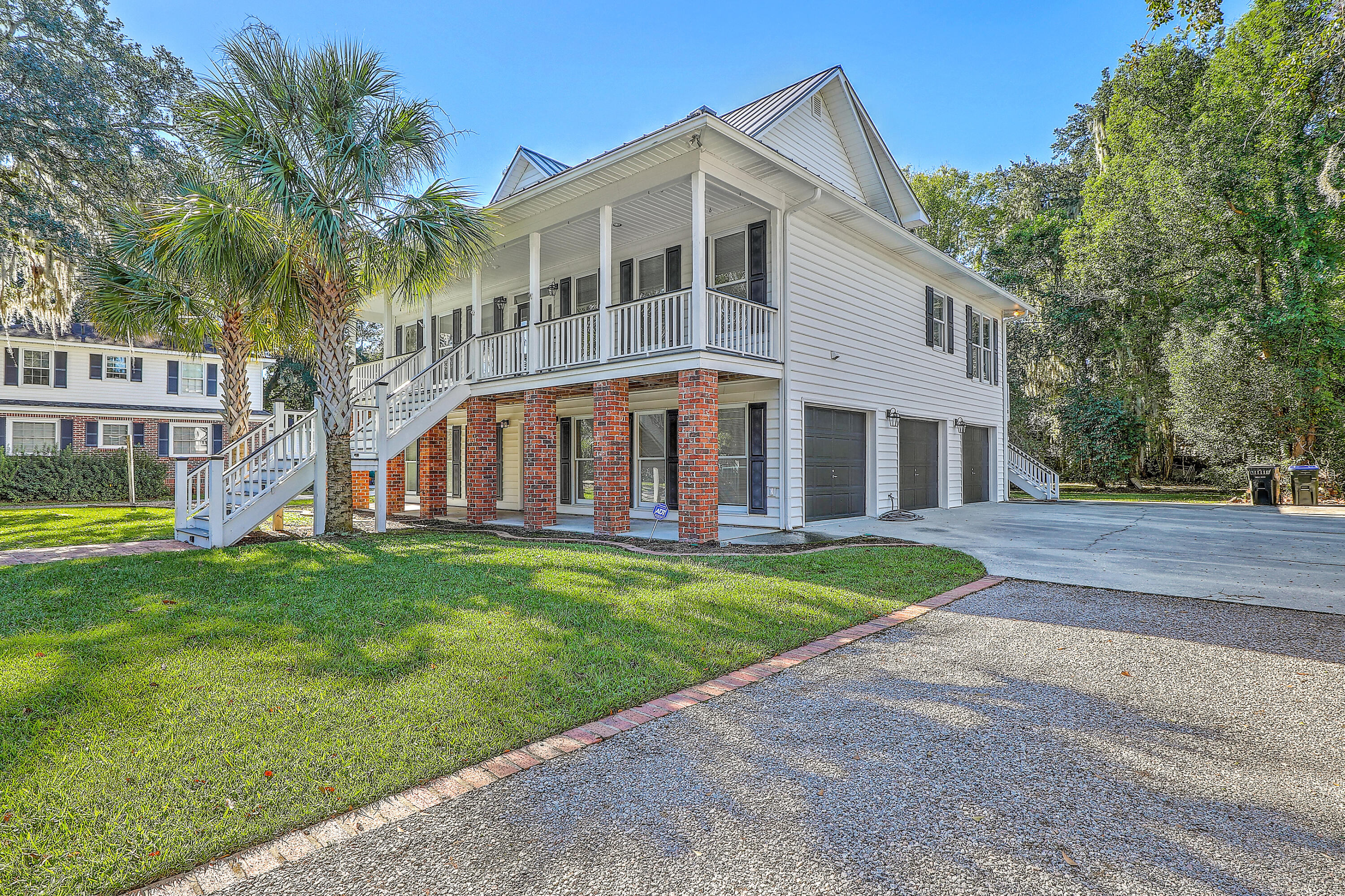 317 Rutherford Street Summerville, SC 29483 - Photo 4 of 50 Side of House