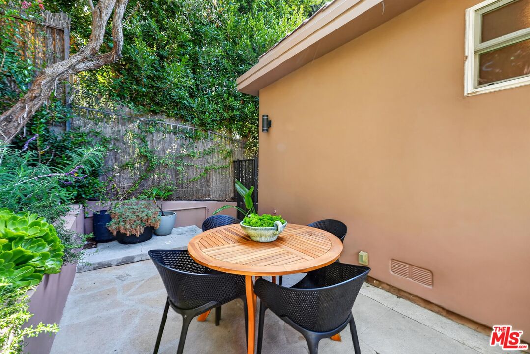 1515 Rendall Place Los Angeles, CA 90026 - Photo 34 of 46