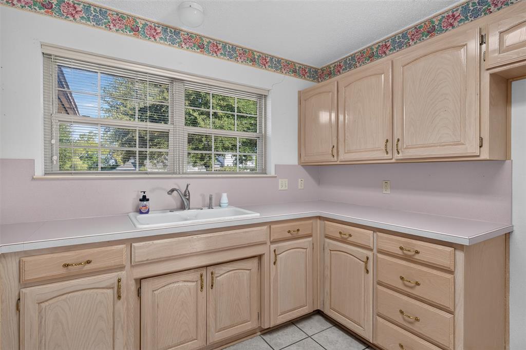 304 Edgehill Road Joshua, TX 76058 - Photo 12 of 25 Gallery Image 12