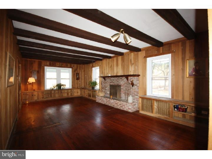 44 Cromby Road Phoenixville, PA 19460 - Photo 8 of 25 Living Room