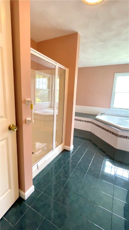 15 Jacobs Point Road Warren, RI 02885 - Photo 26 of 44 Full Walk in shower