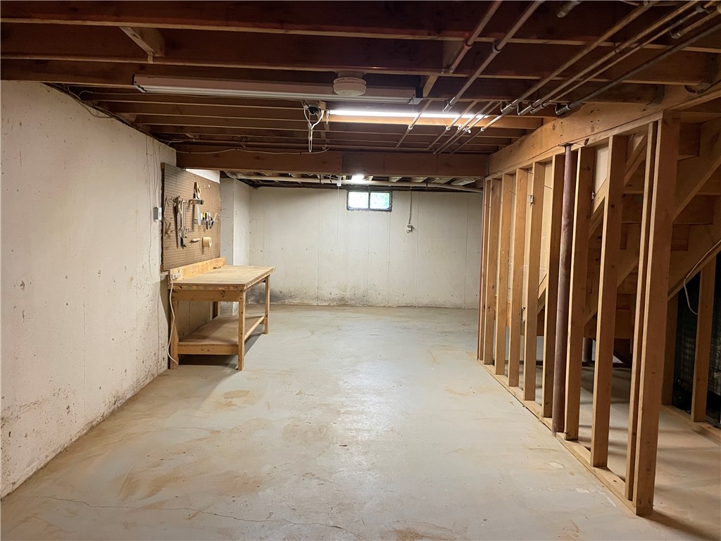 15 Jacobs Point Road Warren, RI 02885 - Photo 34 of 44 Basement work bench area
