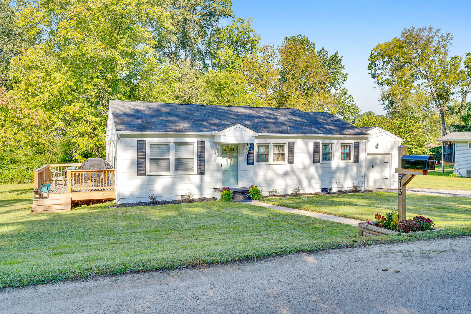 515 Layfield Road Chattanooga, TN 37412 - Photo 2 of 20 515 Layfield - MLS Photos-2