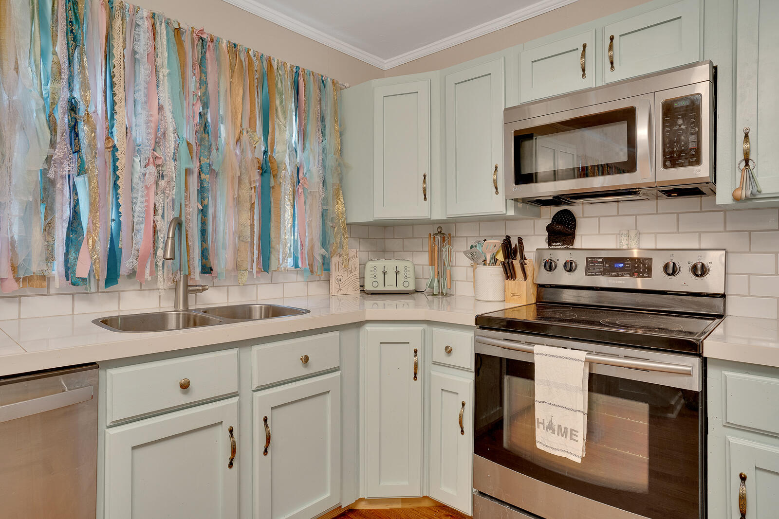 515 Layfield Road Chattanooga, TN 37412 - Photo 8 of 20 515 Layfield - MLS Photos-12