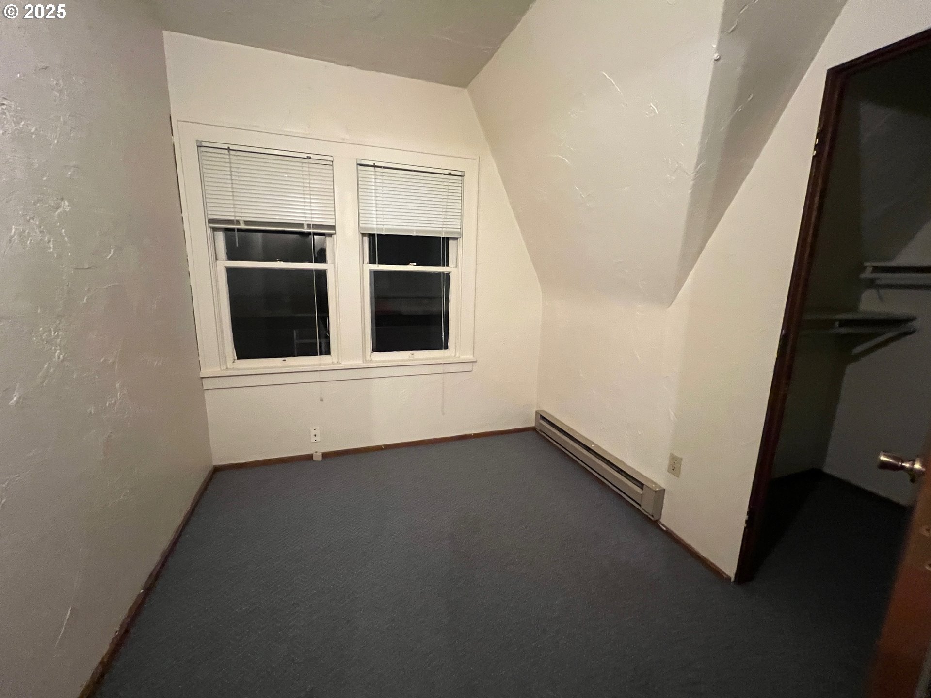 734 East 14th Avenue Eugene, OR 97401 - Photo 26 of 27 an empty room with windows