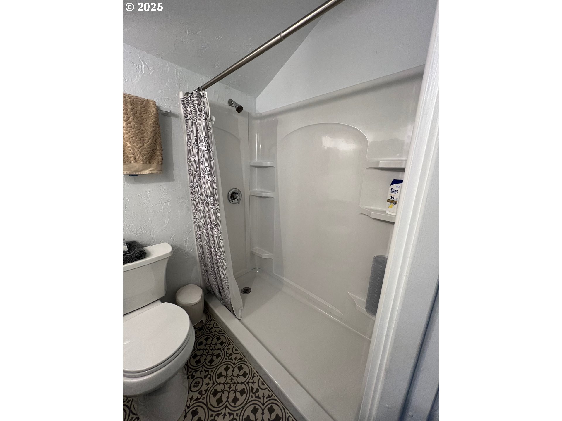 734 East 14th Avenue Eugene, OR 97401 - Photo 7 of 27 a bathroom with a shower and a toilet
