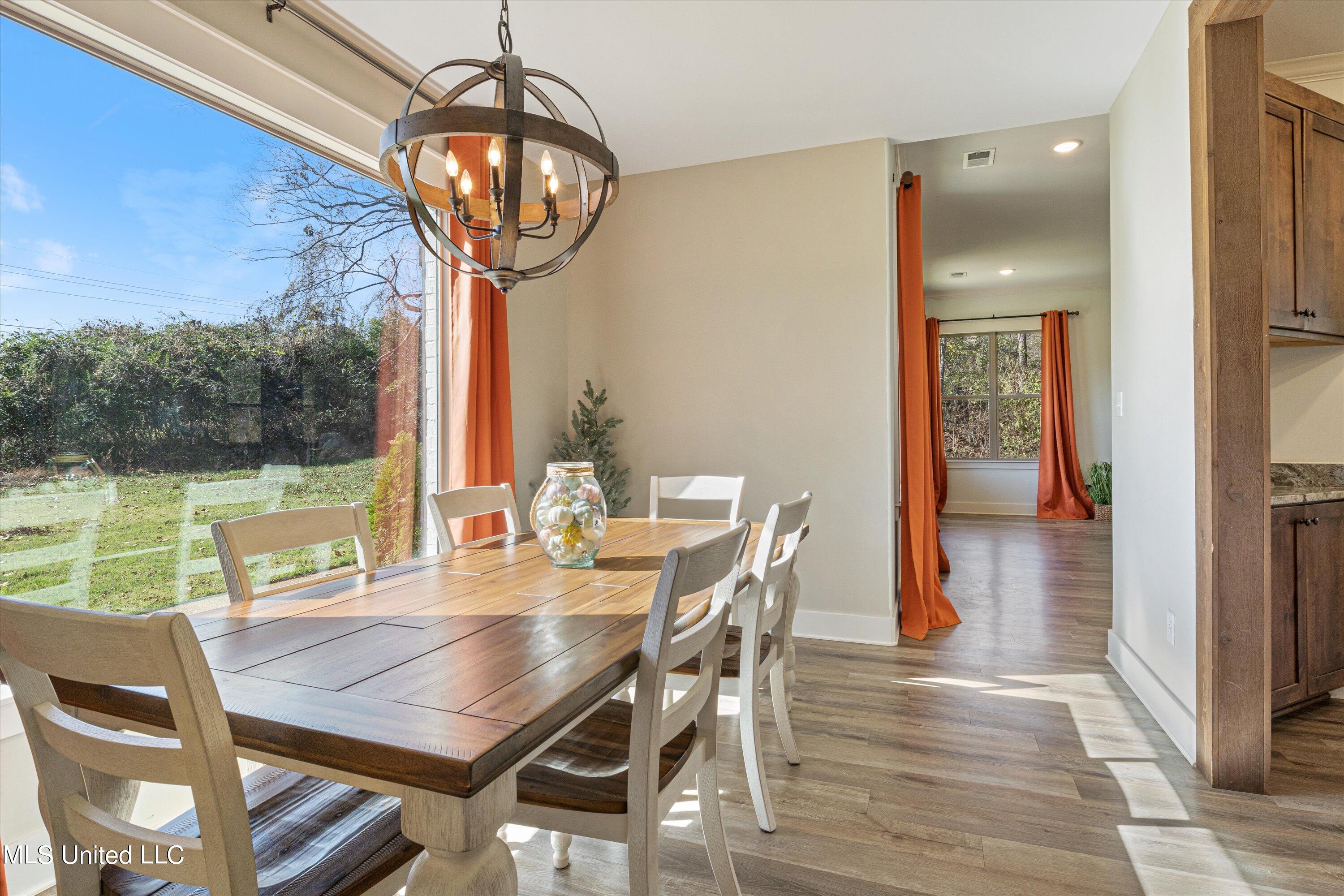 602 Slocum Road Hernando, MS 38632 - Photo 3 of 24 10-Dining Area