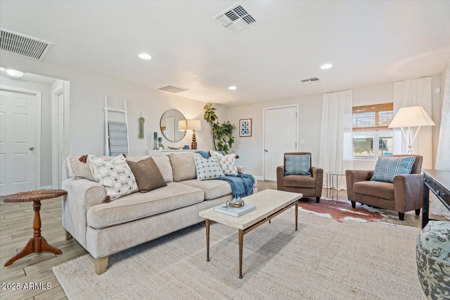 1927 West Lawrence Road Phoenix, AZ 85015 - Photo 4 of 22 Living Room