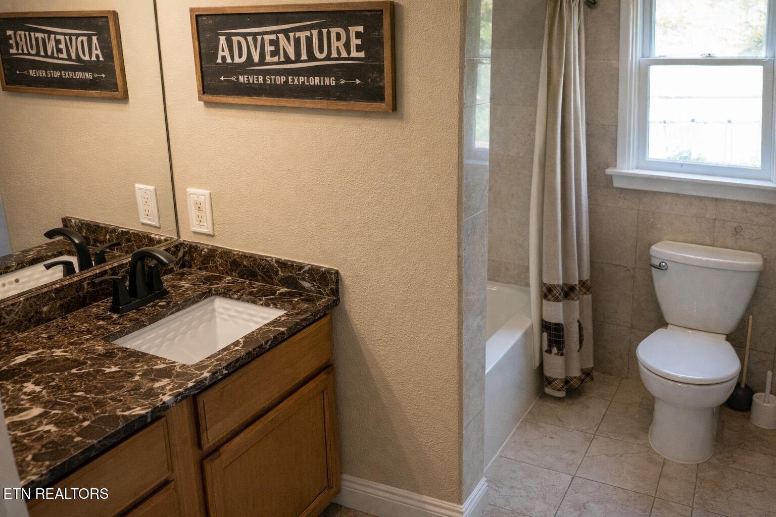 1463 Red Cedar Lane Sevierville, TN 37876 - Photo 14 of 24 Chat Bath 2 second pic