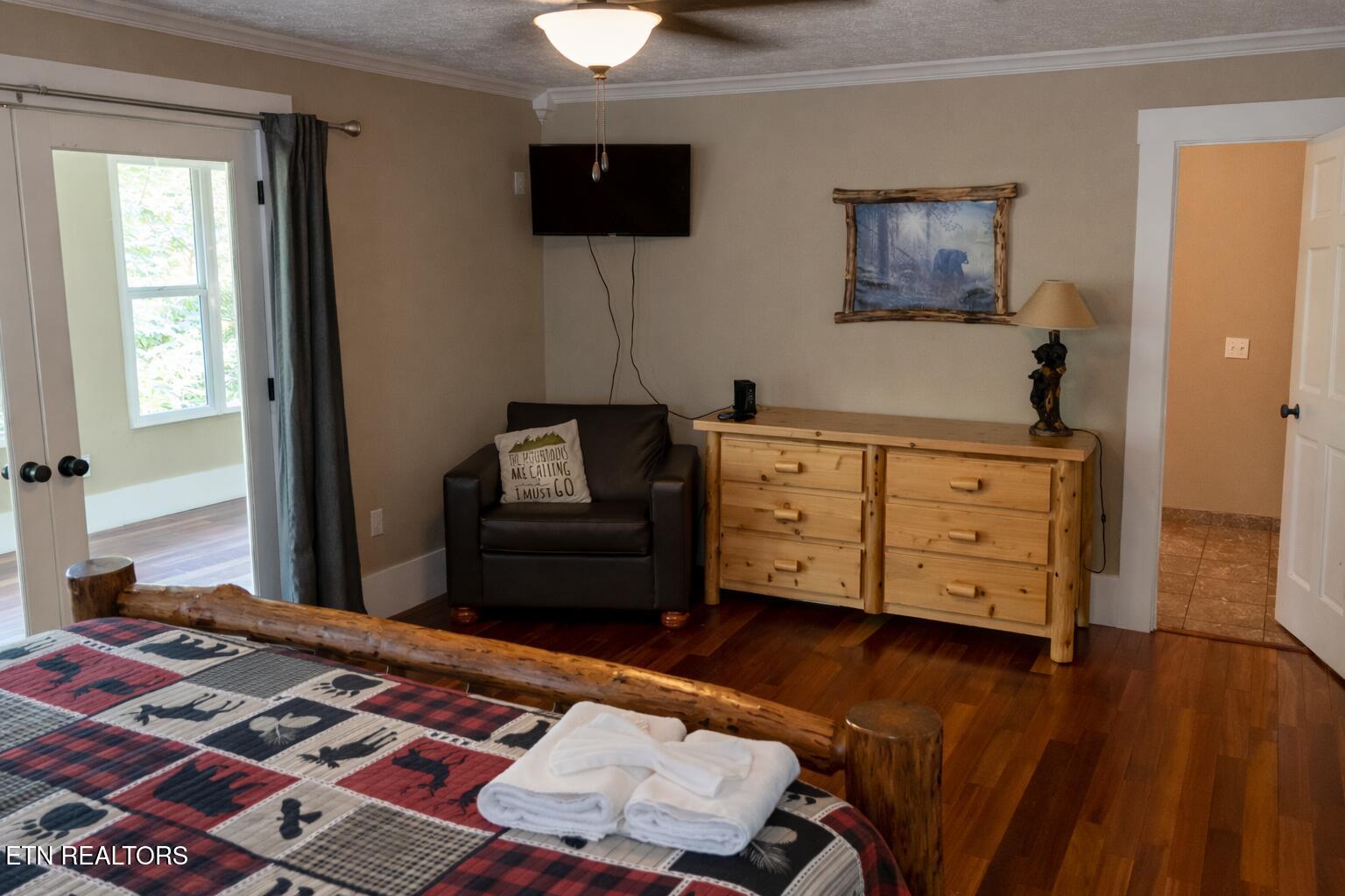 1463 Red Cedar Lane Sevierville, TN 37876 - Photo 7 of 24 Chat Bathroom 3rd photo