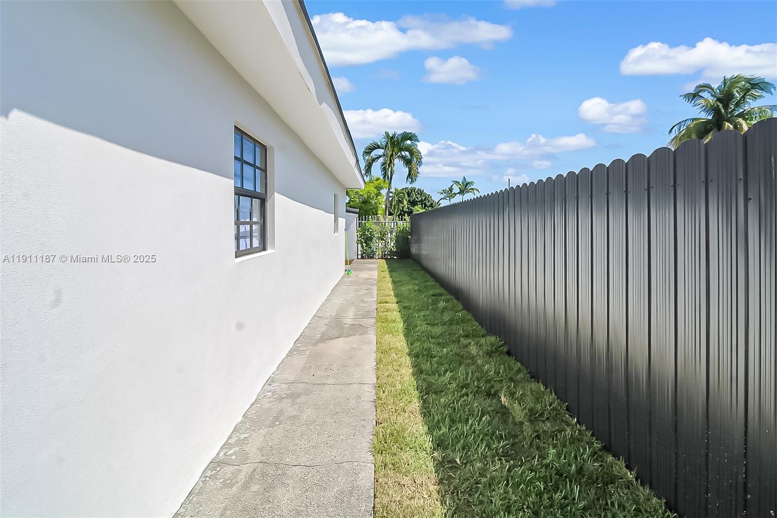 4314 Southwest 97th Court Miami, FL 33165 - Photo 34 of 44