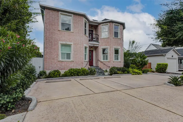 front view of house with a yard