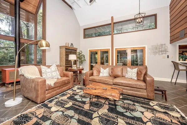 $650,000 | 308 Lovers Lane, Ocean Springs, MS 39564