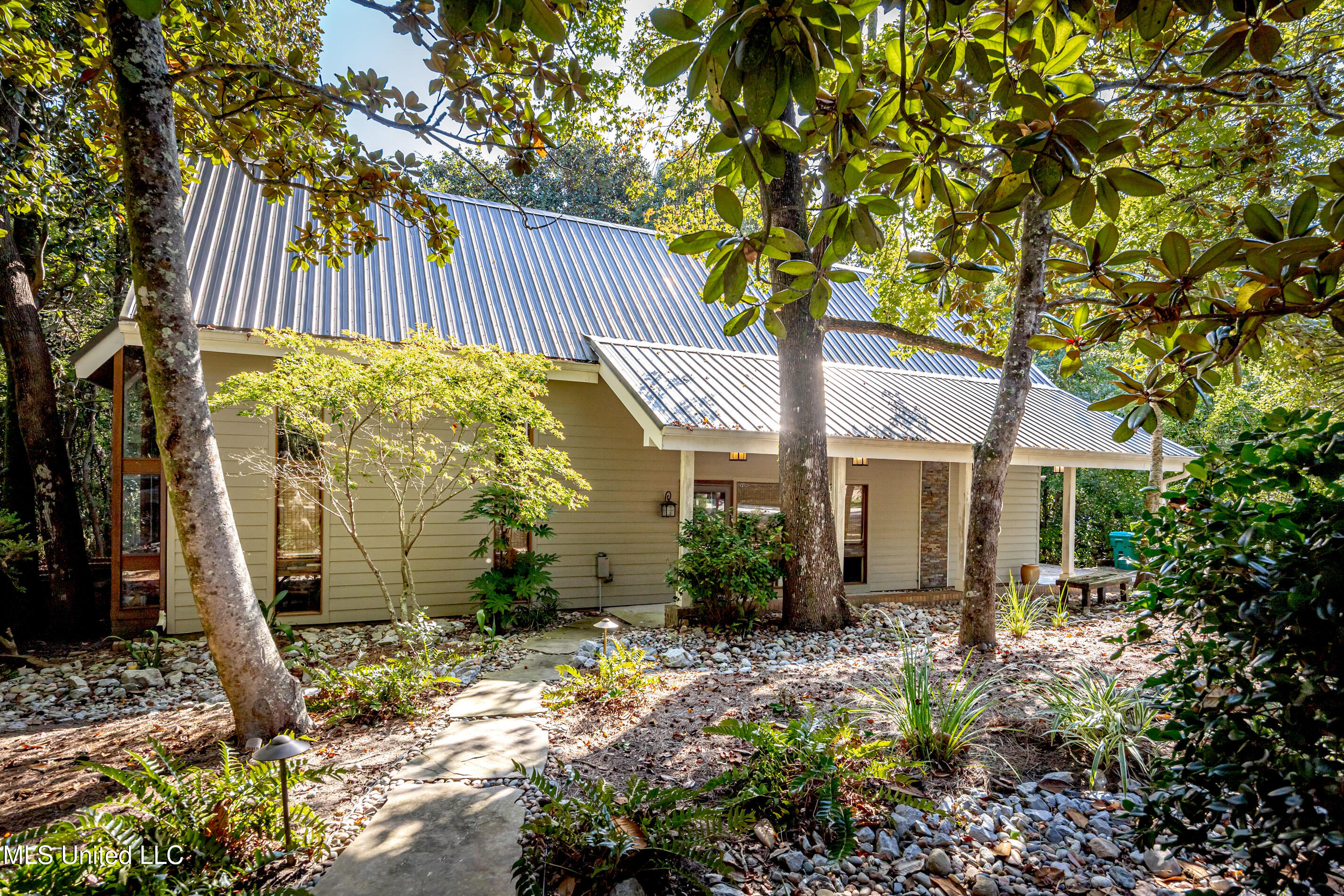 308 Lovers Lane Ocean Springs, MS 39564 - Photo 3 of 103 IMG_3130