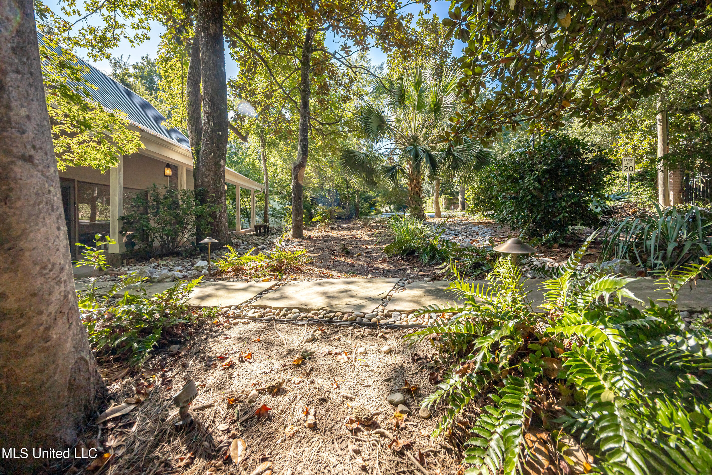 308 Lovers Lane Ocean Springs, MS 39564 - Photo 5 of 103 IMG_3100