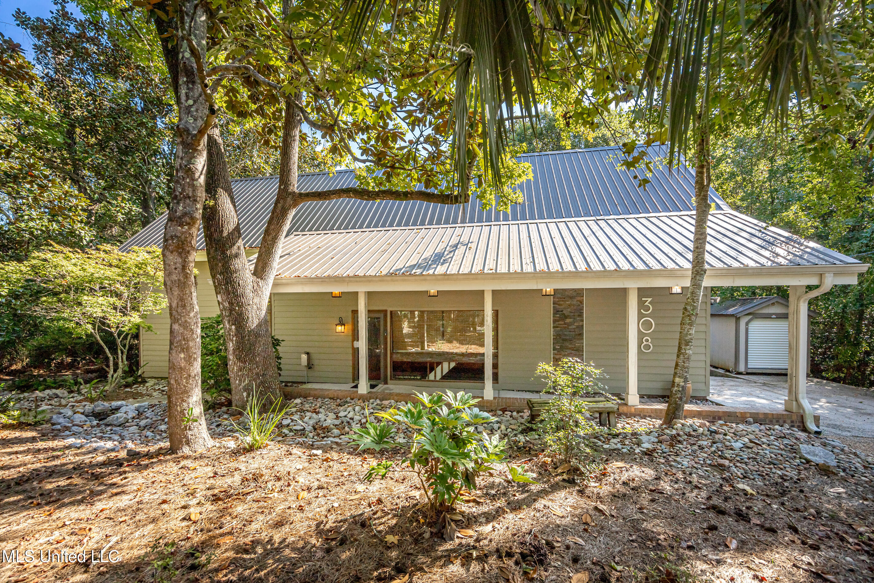 308 Lovers Lane Ocean Springs, MS 39564 - Photo 7 of 103 IMG_3012