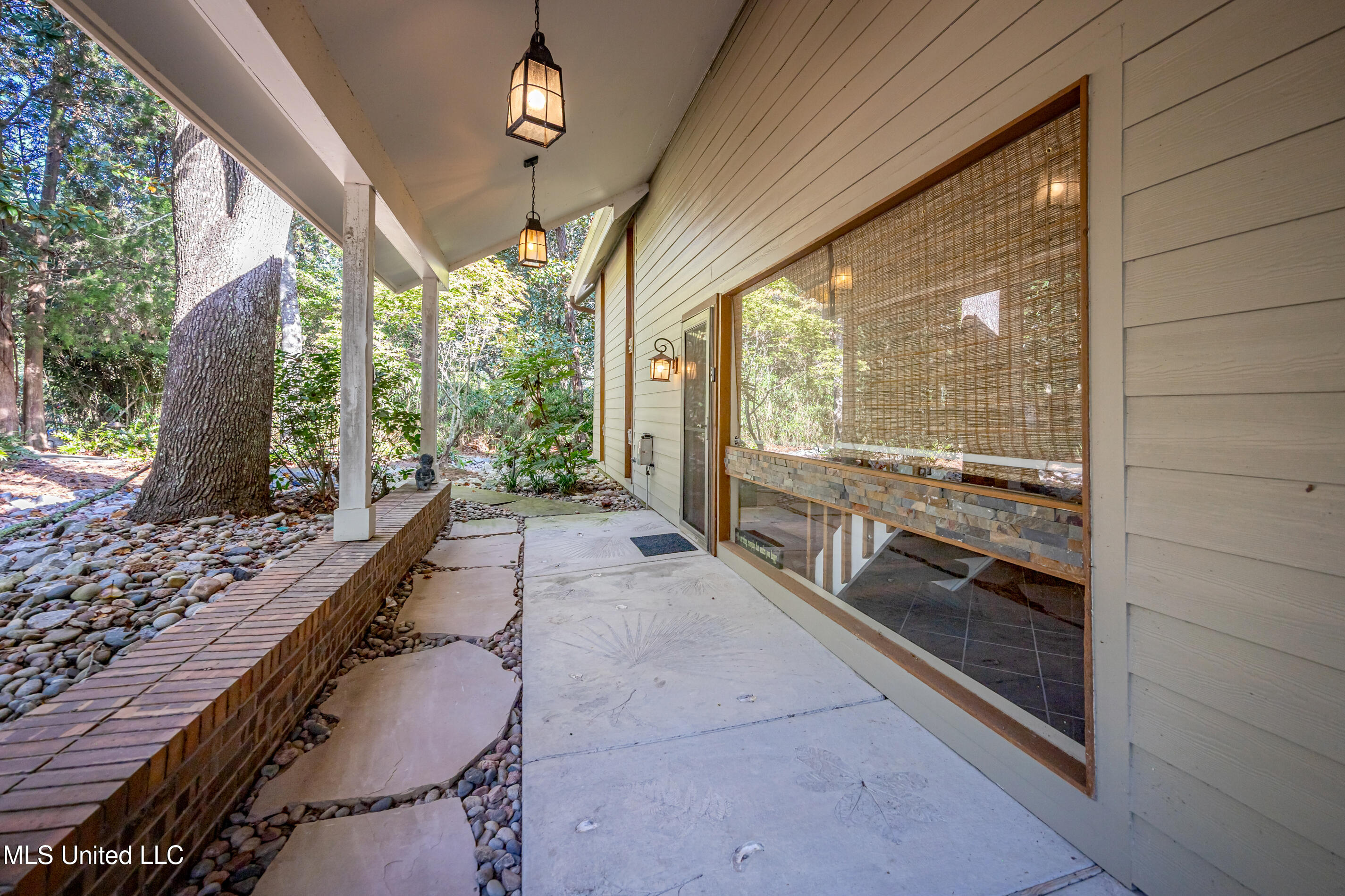 308 Lovers Lane Ocean Springs, MS 39564 - Photo 9 of 103 IMG_2997