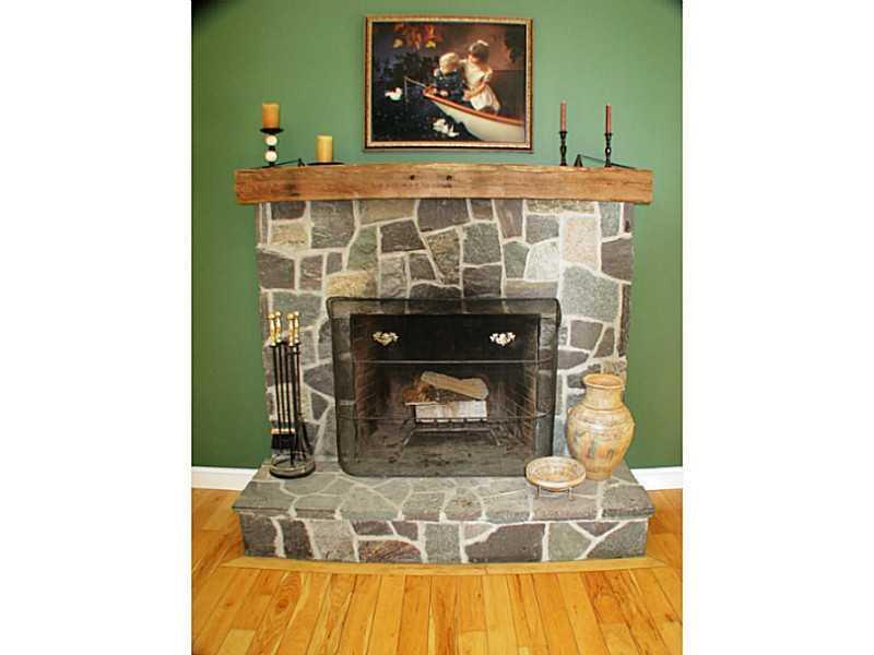 64 Ogunquit Road Cape Neddick, ME 03902 - Photo 10 of 35 Den/Family/Great Room.