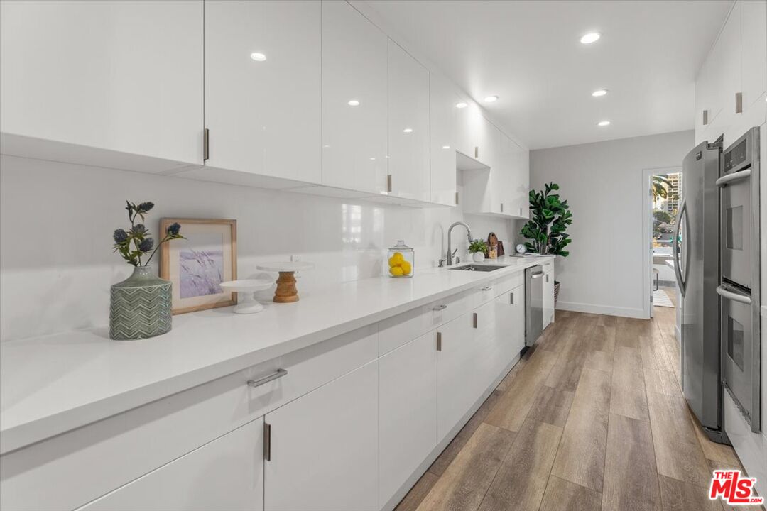 1333 South Beverly Glen Boulevard, Unit 405 Los Angeles, CA 90024 - Photo 8 of 25