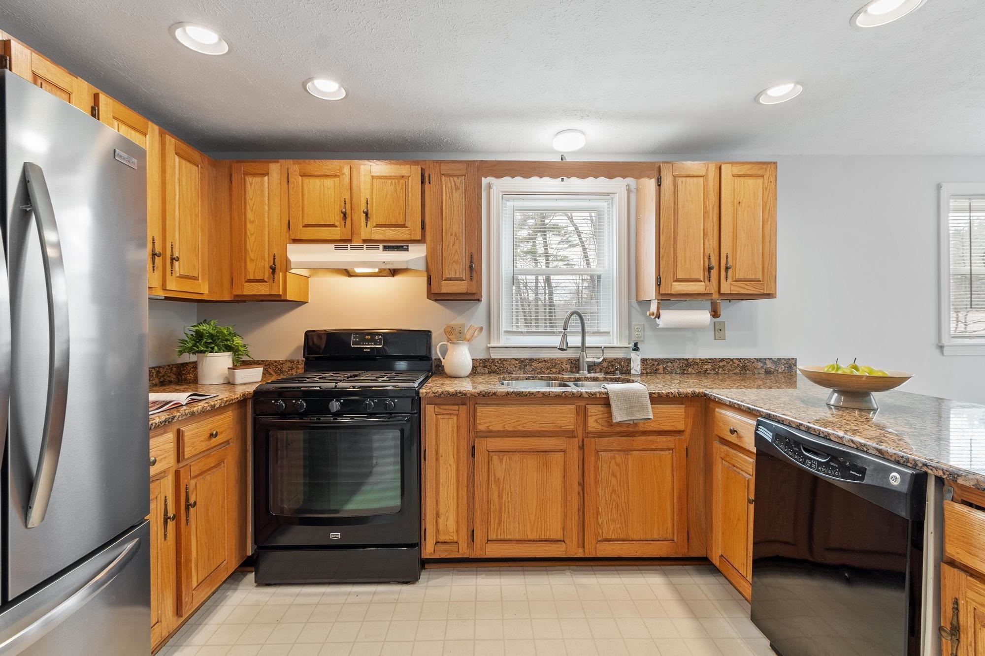 5 Rachel Court Derry, NH 03038 - Photo 14 of 45