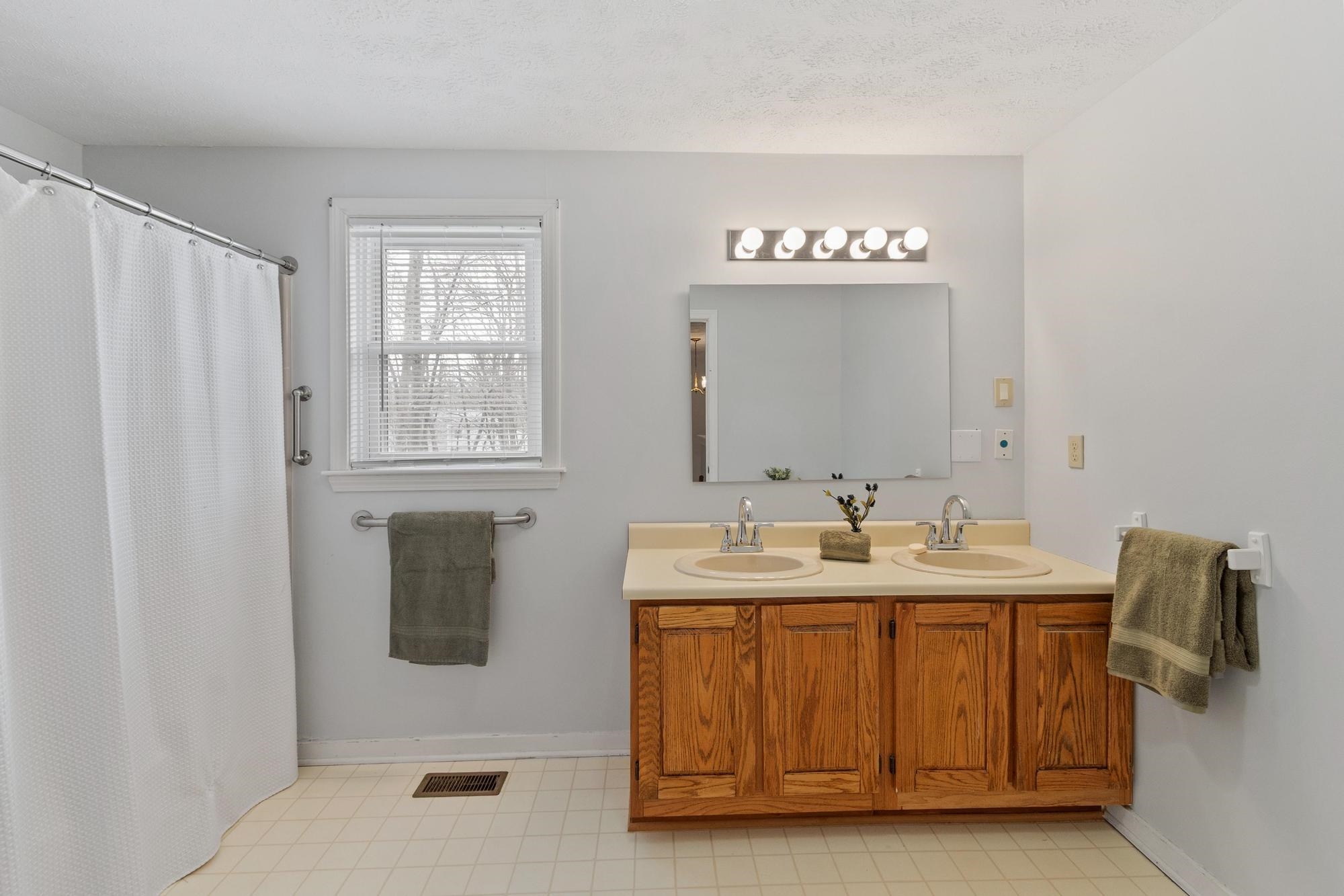5 Rachel Court Derry, NH 03038 - Photo 21 of 45