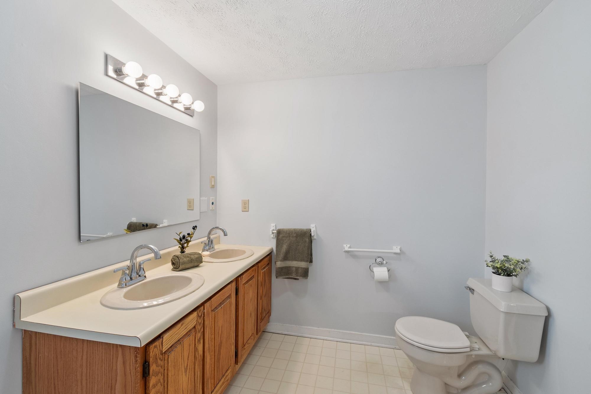 5 Rachel Court Derry, NH 03038 - Photo 22 of 45