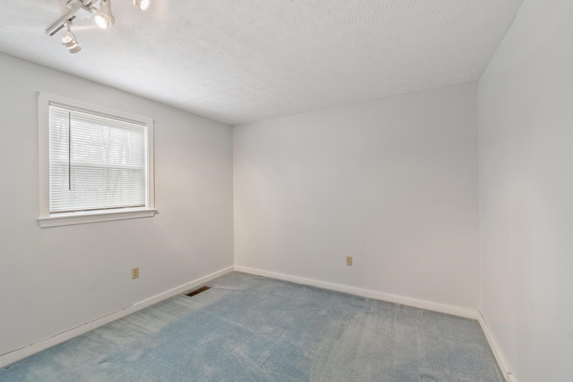 5 Rachel Court Derry, NH 03038 - Photo 27 of 45
