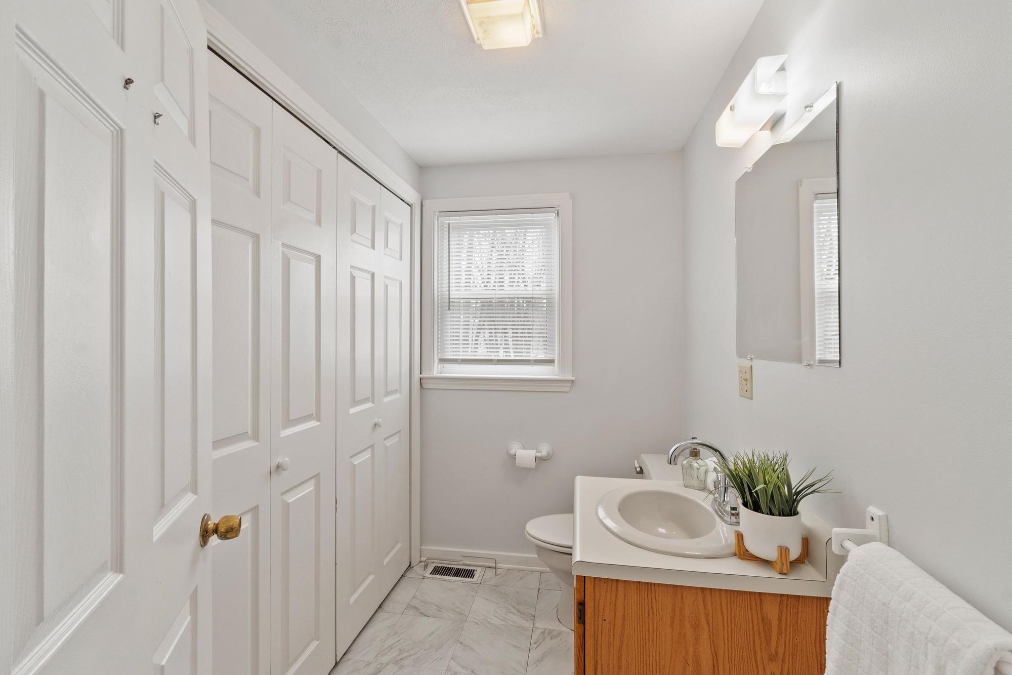 5 Rachel Court Derry, NH 03038 - Photo 3 of 45