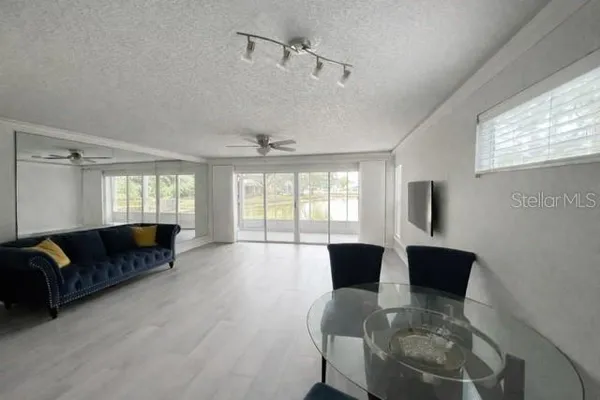 $1,995 | 9030 Lake Pl Lane, Tampa, FL 33634