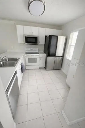 $1,995 | 9030 Lake Pl Lane, Tampa, FL 33634