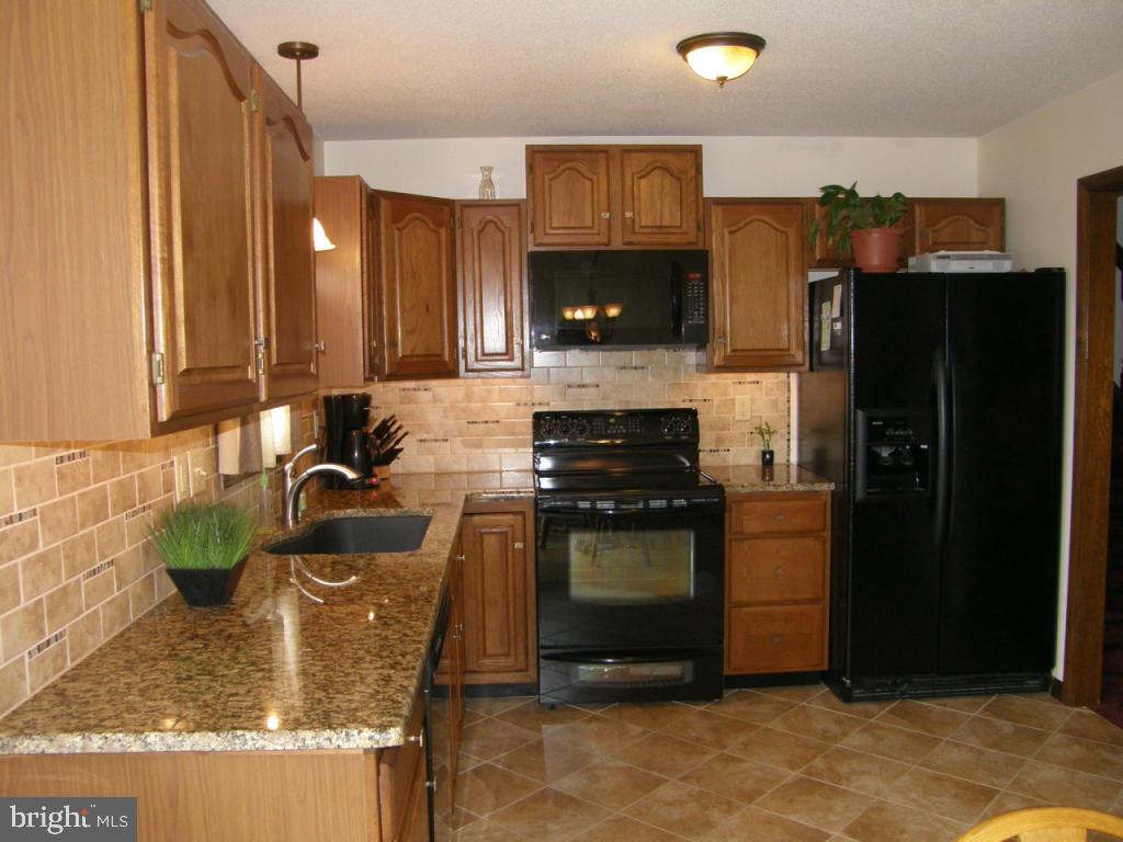 3083 Homestead Road Mount Joy, PA 17552 - Photo 3 of 29 Gallery Image 3