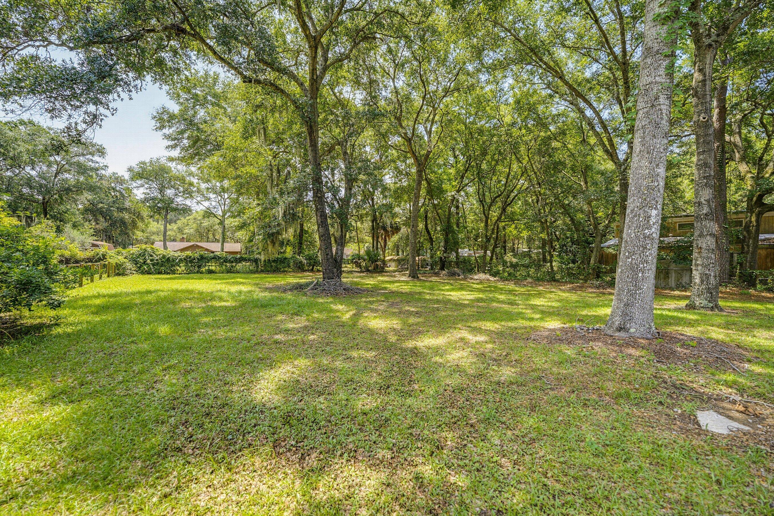 16 Wiggins Road Beaufort, SC 29907 - Photo 26 of 26 Yard2