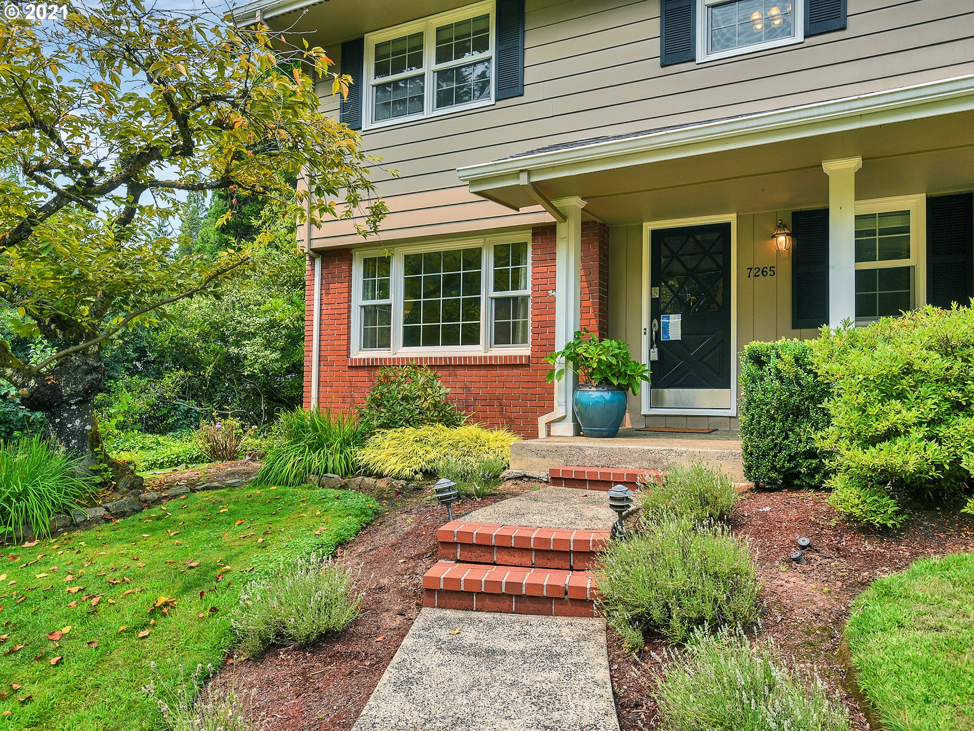 7265 Southwest Sharon Lane Portland, OR 97225 - Photo 3 of 32 Gallery Image 3
