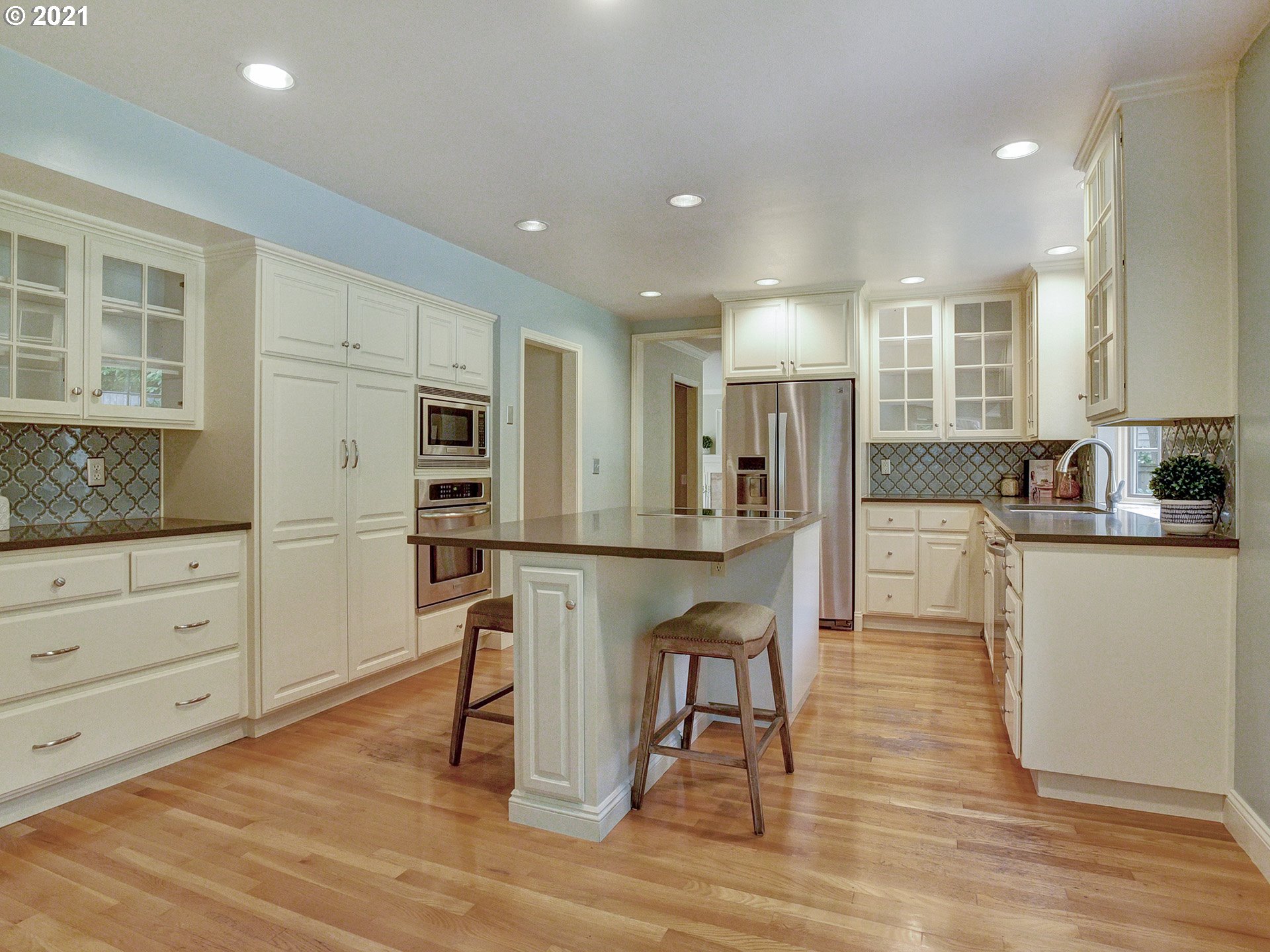 7265 Southwest Sharon Lane Portland, OR 97225 - Photo 9 of 32 Gallery Image 9