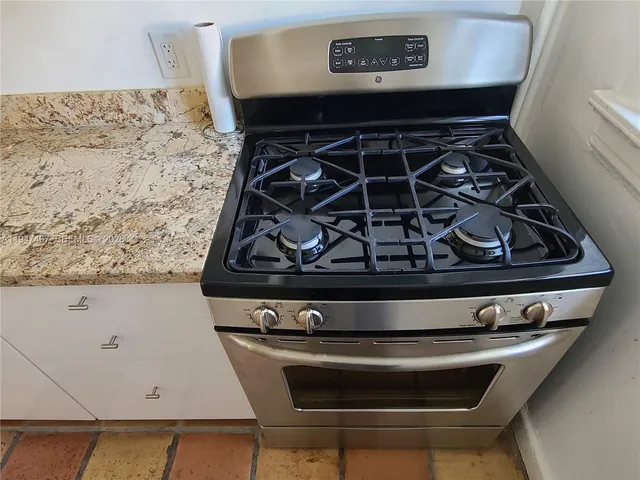 $1,750 | 900 16th Street, Unit 109, Miami Beach, FL 33139