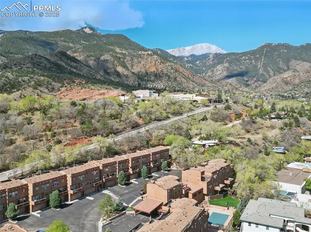 $525,000 | 18 Taos Place, Manitou Springs, CO 80829
