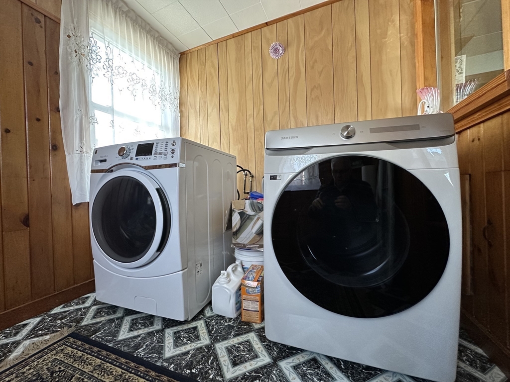 133 Hampden Street West Springfield, MA 01089 - Photo 23 of 34