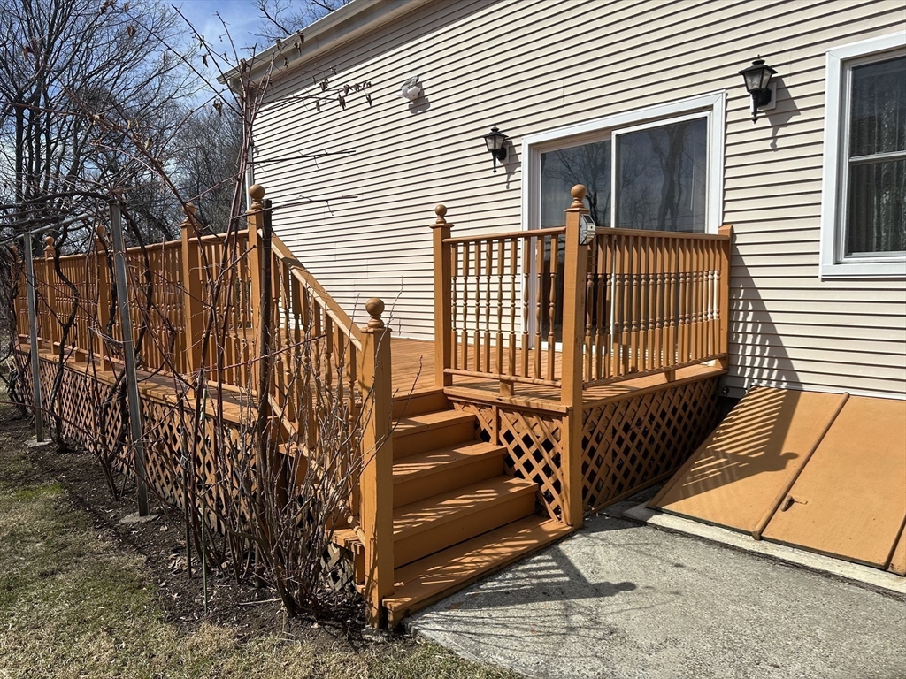 133 Hampden Street West Springfield, MA 01089 - Photo 7 of 34