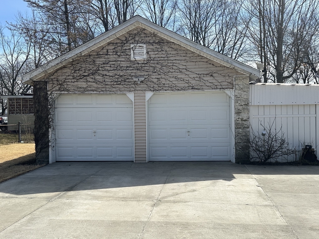 133 Hampden Street West Springfield, MA 01089 - Photo 8 of 34