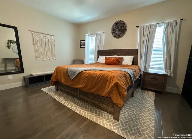 $2,100 | 422 South Olive Street, San Antonio, TX 78203