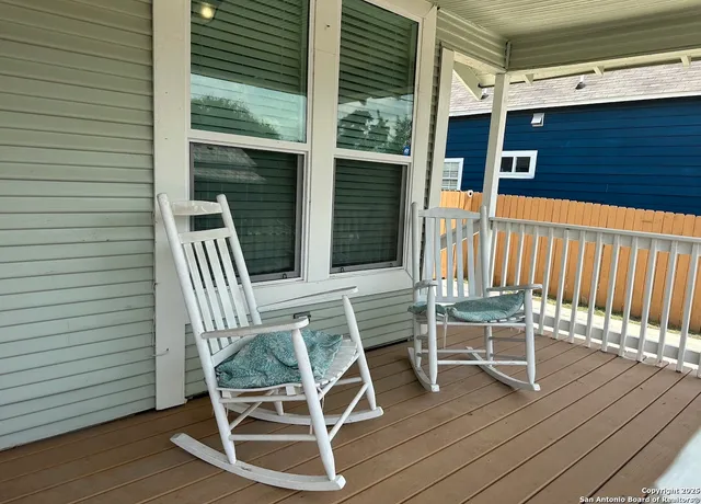 $2,100 | 422 South Olive Street, San Antonio, TX 78203