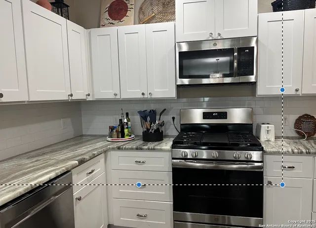 $2,100 | 422 South Olive Street, San Antonio, TX 78203