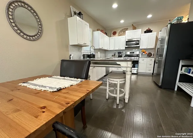 $2,100 | 422 South Olive Street, San Antonio, TX 78203