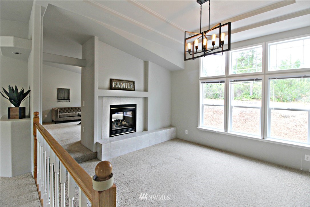 4642 Southwest Lake Helena Road Port Orchard, WA 98367 - Photo 4 of 17 Gallery Image 4