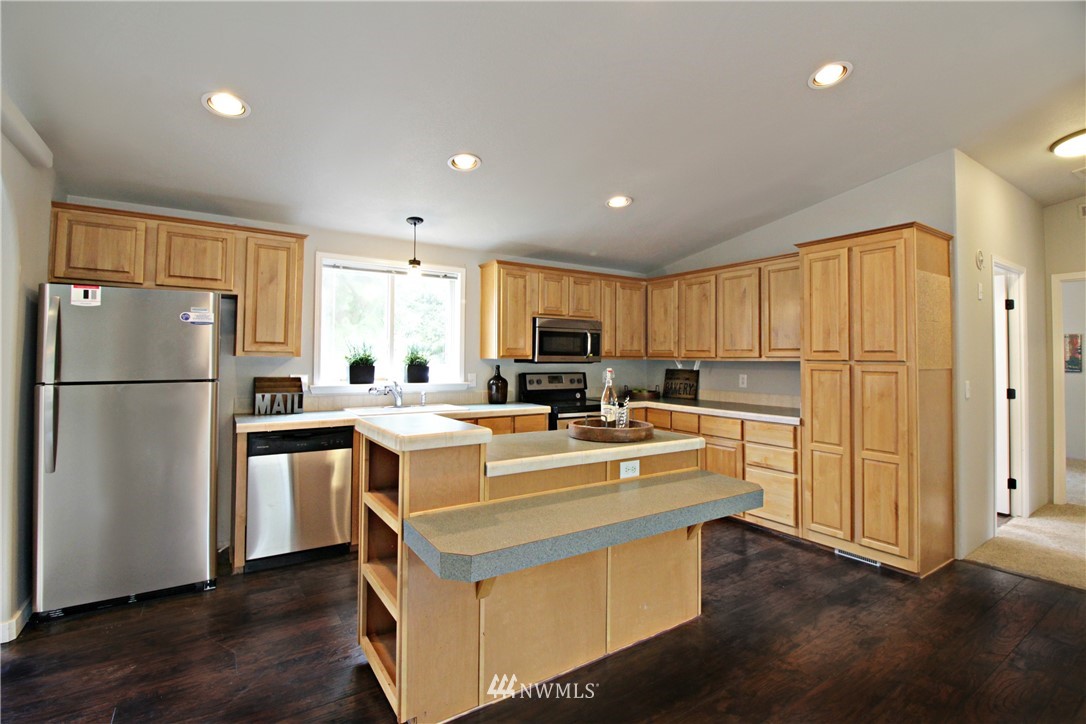 4642 Southwest Lake Helena Road Port Orchard, WA 98367 - Photo 5 of 17 Gallery Image 5