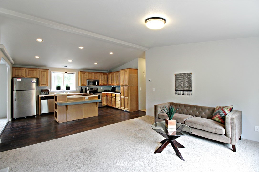 4642 Southwest Lake Helena Road Port Orchard, WA 98367 - Photo 6 of 17 Gallery Image 6