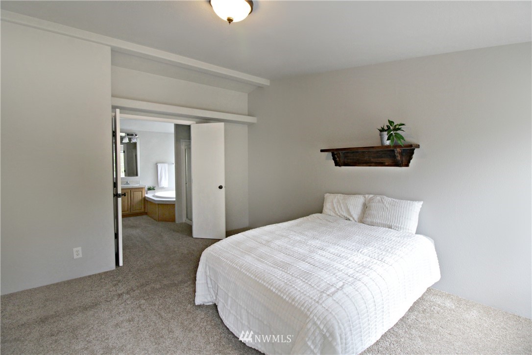4642 Southwest Lake Helena Road Port Orchard, WA 98367 - Photo 8 of 17 Gallery Image 8