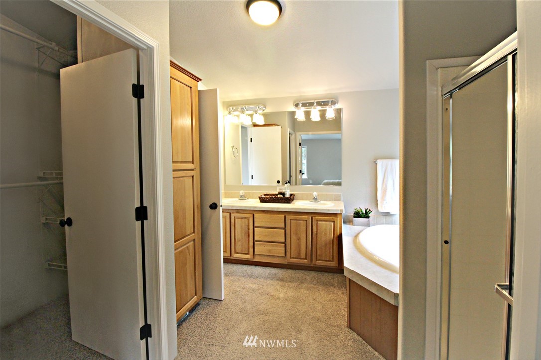 4642 Southwest Lake Helena Road Port Orchard, WA 98367 - Photo 9 of 17 Gallery Image 9