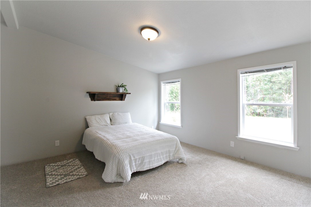 4642 Southwest Lake Helena Road Port Orchard, WA 98367 - Photo 10 of 17 Gallery Image 10