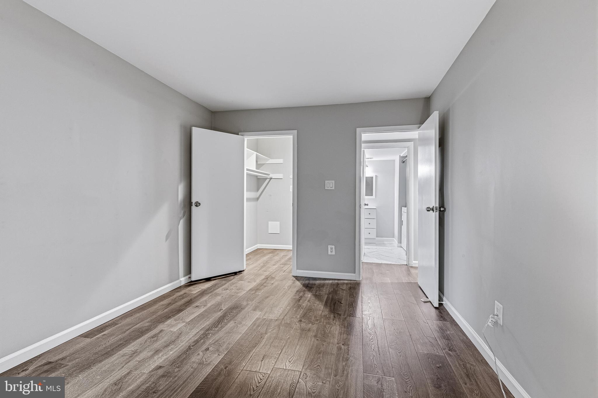 5816 Royal Ridge Drive, Unit L Springfield, VA 22152 - Photo 13 of 26 Primary Bed & walk in closet